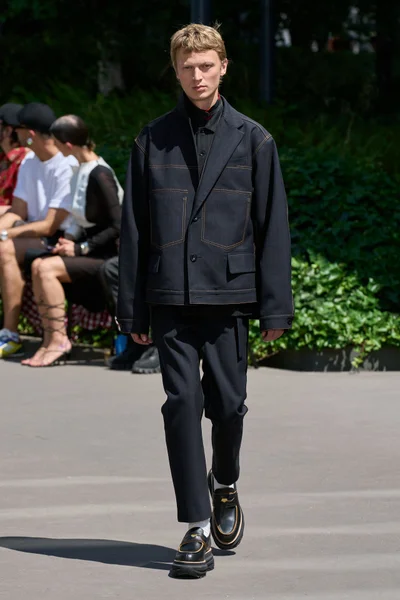 Look 3